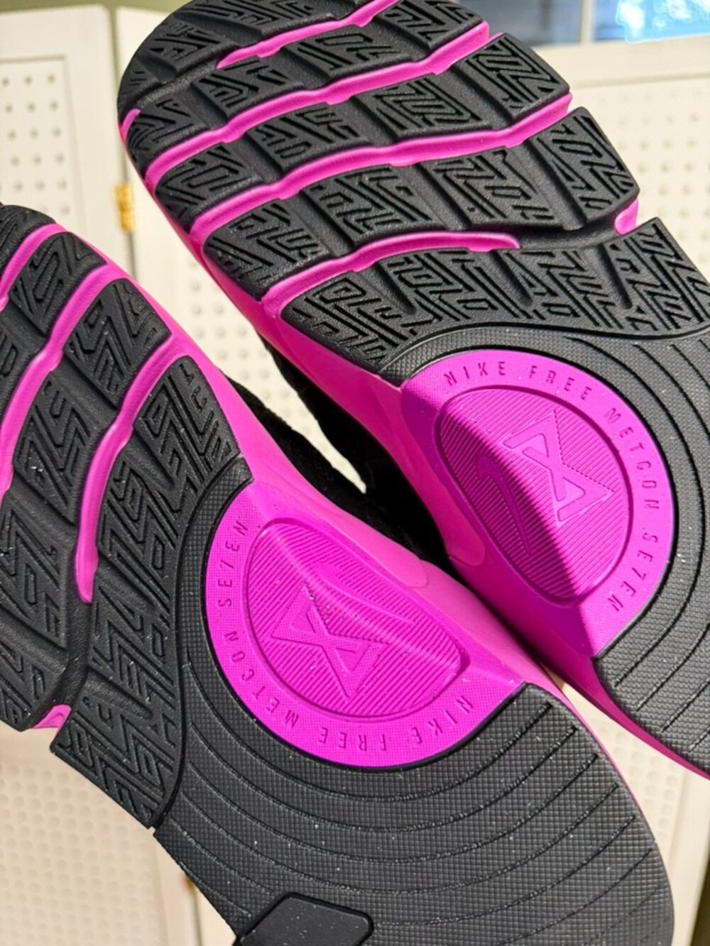 Nike Free Metcon 7 Women's Size 11 Men's 9.5 Sneaker Shoe Black Hyper Pink NIB - Picture 12 of 15